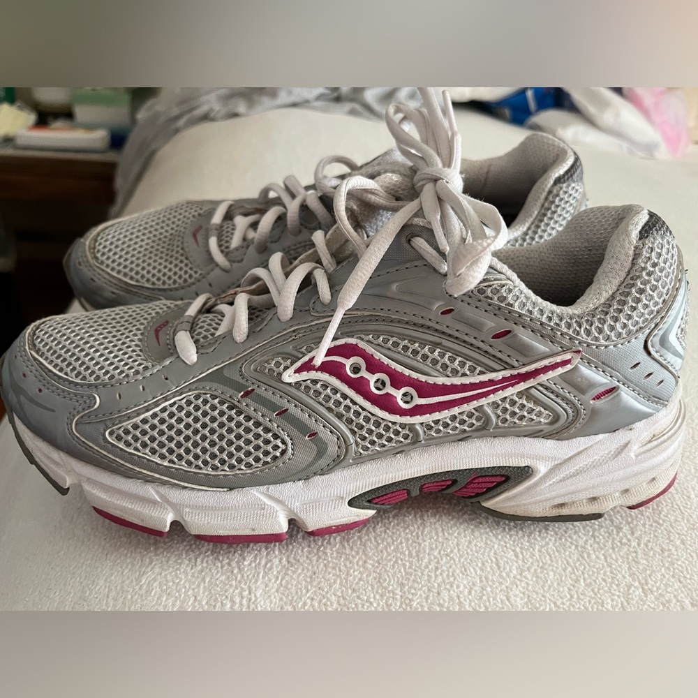 Saucony Women's Gray and Pink Sneakers size 8.5
